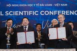Bệnh viện Đa khoa Veterans Đài Bắc ký kết hợp tác và làm việc với Bệnh viện Đa khoa Hồng Ngọc