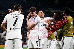 Song sát tỏa sáng, Juventus đòi nợ Lazio, rộng cửa vào chung kết cúp Ý