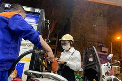 Giá xăng có thể tăng lần thứ 3 liên tiếp, chạm mốc 25.000đ/lít