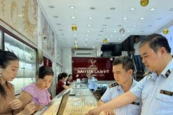 Kiểm tra loạt cửa hàng kinh doanh vàng ở Hà Nội, phát hiện nhiều vi phạm