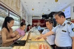 Hà Nội: Kiểm tra đột xuất các cửa hàng vàng, phát hiện nhiều dấu hiệu vi phạm