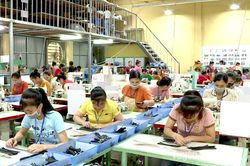 11 công nhân Công ty TNHH sản xuất giầy Chung Jye nghi bị ngộ độc thực phẩm