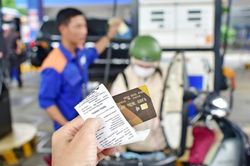 Xuất hóa đơn từng lần bán xăng dầu, người tiêu dùng được lợi gì?