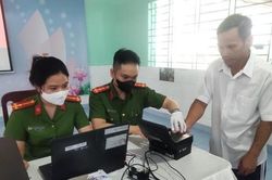 Công an TPHCM tiếp tục cấp CCCD gắn chip cho các nhân khẩu đặc biệt