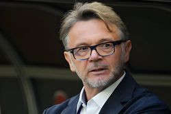 HLV Troussier đăng tâm thư nhận trách nhiệm, nói lời xin lỗi CĐV Việt Nam