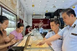 Kiểm tra 3 cửa hàng kinh doanh vàng ở Hà Nội