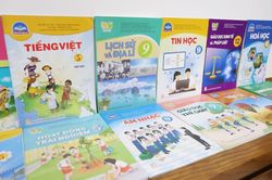 Giảm giá sách giáo khoa