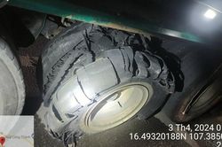 Liên tiếp xảy ra nổ lốp xe trên cao tốc Cam Lộ - La Sơn