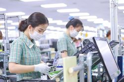 Đề xuất nghỉ 5 ngày dịp lễ 30/4 - 1/5: Lao động đi làm được hưởng lương thế nào?