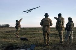 Hơn 50 UAV từ Ukraine tràn qua, hạ tầng điện của Nga hư hại