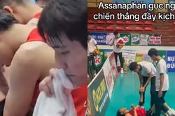 Ngoại binh Thái Lan khóc ở giải VĐQG Việt Nam khiến CĐV xúc động, mùa trước chơi tới mức kiệt sức để đội nhà chiến thắng