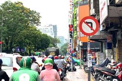 Rẽ trái sai quy định phạt bao nhiêu tiền?