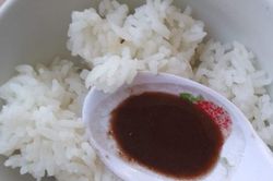 Ăn cơm mắm cáy…