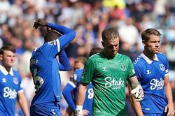 Everton tiếp tục bị trừ điểm, đối mặt nguy cơ xuống hạng lần đầu tiên trong lịch sử