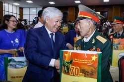 Tri ân chiến sĩ, thanh niên xung phong tham gia Chiến dịch Điện Biên Phủ