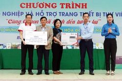 Hướng nghiệp và hỗ trợ trang thiết bị thư viện tại Trường THPT Hiệp Hòa số 1