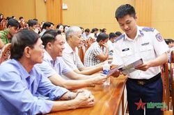 Vùng Cảnh sát biển 3 tuyên truyền pháp luật cho nhân dân TP Bà Rịa