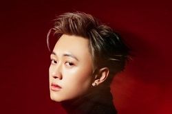 'Tân binh' Johnny Dương ra mắt MV 'Sao phải khóc'