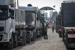 Người Palestine ở Dải Gaza đón số xe tải viện trợ lớn chưa từng có