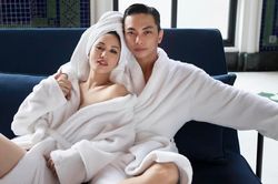 Phan Hiển - Khánh Thi bất ngờ khoe loạt ảnh gợi cảm