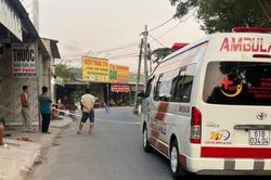 Một người đàn ông bị đâm chết khi đang đi xe máy trên đường