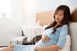 Vợ mang thai thấy chồng thay đổi, hay cáu gắt, vô tình cô đọc được tin nhắn hé lộ sự thật