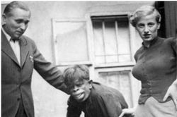 Năm 1937, người ta nói rằng người đàn ông trông kỳ lạ này là một người vượn người được tìm thấy trong rừng rậm Brazil!