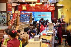 Vàng SJC và vàng nhẫn 'đua nhau' leo đỉnh