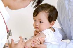Tay chân miệng, sởi, ho gà tăng nhanh, đẩy mạnh tiêm vaccine cho trẻ