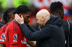 Chuyển nhượng 11/4: MU giải phóng hợp đồng sao Juventus, Napoli lên kế hoạch hỏi mua trung vệ MU