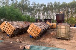 Bình Thuận: Bắt một điểm tái chế nhớt trái phép, thu giữ hơn 11.000 lít nhớt giả thương hiệu