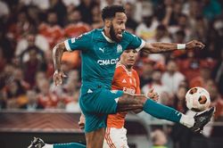 Hai nửa buồn vui của Aubameyang