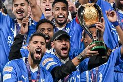 Neymar bị chỉ trích vì 'mặt dày', cùng Al Hilal ăn mừng vô địch dù nghỉ thi đấu gần cả mùa
