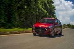 Doanh số bán xe Hyundai tháng ba tăng gấp đôi