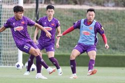 HLV Hoàng Anh Tuấn muốn học trò chủ động, tích cực dứt điểm
