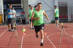 'Vua' sân cỏ Việt chinh phục nắng nóng chờ tái xuất V-League