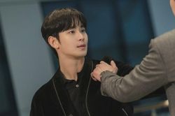 Tập 11 'Queen Of Tears': Kim Soo Hyun đấu tay đôi với Park Sung Hoon