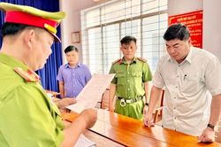 Phó Chủ tịch UBND TP Long Xuyên bị bắt do cấp đất sai quy định