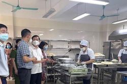 Chặn nỗi lo 'treo' ở cổng trường