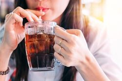 Lạm dụng thực phẩm ngọt: Suy giảm sức khỏe gia đình