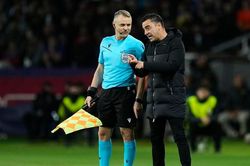 Xavi: 'Trọng tài là thảm họa, đã giết chết trận đấu'; Luis Enrique: 'PSG vẫn thắng nếu Barca đá đủ người'