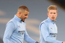 Walker - De Bruyne là tấm khiên và lưỡi kiếm của Man City