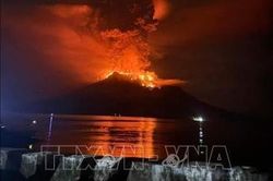 Núi lửa Ruang ở Indonesia phun trào tro bụi cao 3.000 m