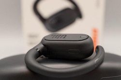 JBL Soundgear Sense: Tai nghe không dây mở độc đáo, pin 24 giờ