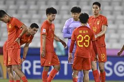 2 đội tuyển của Trung Quốc bị loại trong cùng 1 ngày ở các giải của AFC