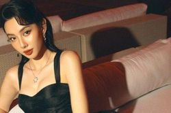 Clip 1 phút Thùy Tiên hóa quý cô cổ điển, lộ bí quyết để trông không 'già'