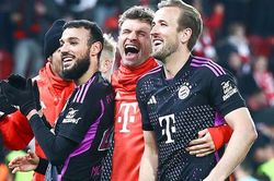 Tin nóng thể thao sáng 21/4: Bayern đại thắng, HLV Malaysia 'tâm phục khẩu phục' U23 Việt Nam