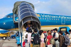 'Cháy' vé máy bay dịp lễ 30/4-1/5, vẫn có cách săn vé rẻ bất ngờ