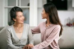 Tôi bảo mẹ chồng: 'Con biếu mẹ 500 triệu để đi du lịch, bao giờ tiêu hết thì về'