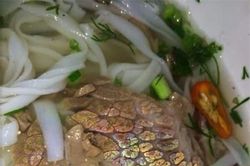Thịt bò có màu sắc óng ánh như cầu vồng là hiện tượng gì, có ăn được không?